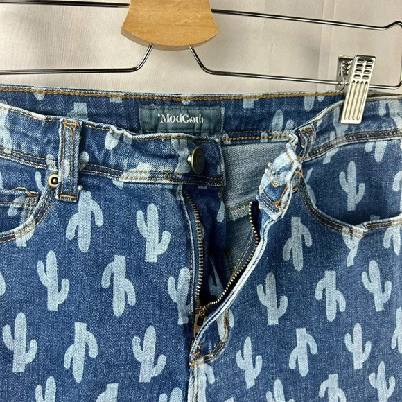 ModCloth Cactus Raw Hem Denim Shorts Women Size 6 Southwest Country Boho Cutoff - Picture 6 of 8
